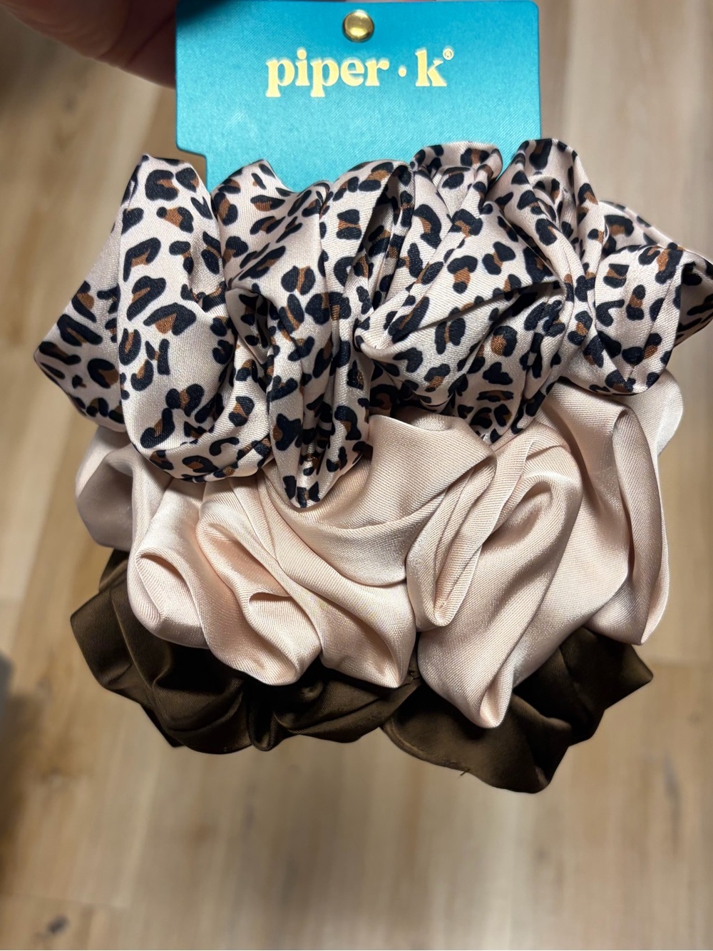 NWT βοΈπ€βοΈ Piper K Scrunchie Set of 3